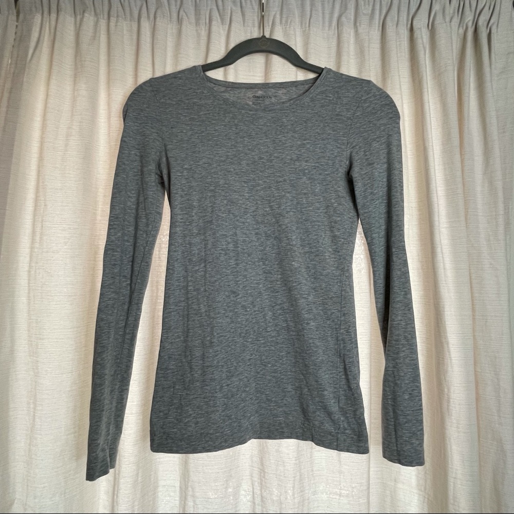 XS Gap body LS gray tee